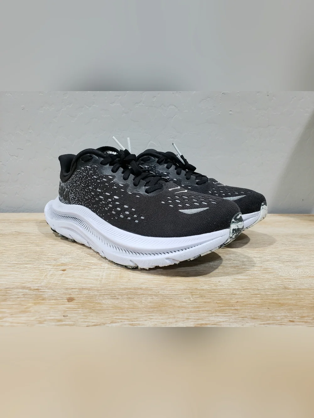 HOKA ONE ONE Women's Kawana Running Shoes (9B) Black/White